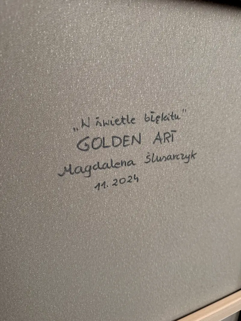 W świetle błękitu 9 podpis obrazu W świetle błękitu